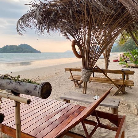 Baanyaiguesthouse マーク島 エクステリア 写真